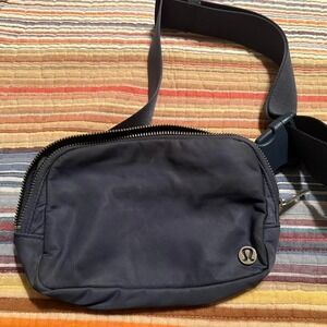 Lululemon Everywhere Belt‎ Bag OG Blue Ink